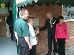 Nial Magee unveiling plaque